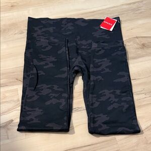 SPANX Look At Me Now Leggings